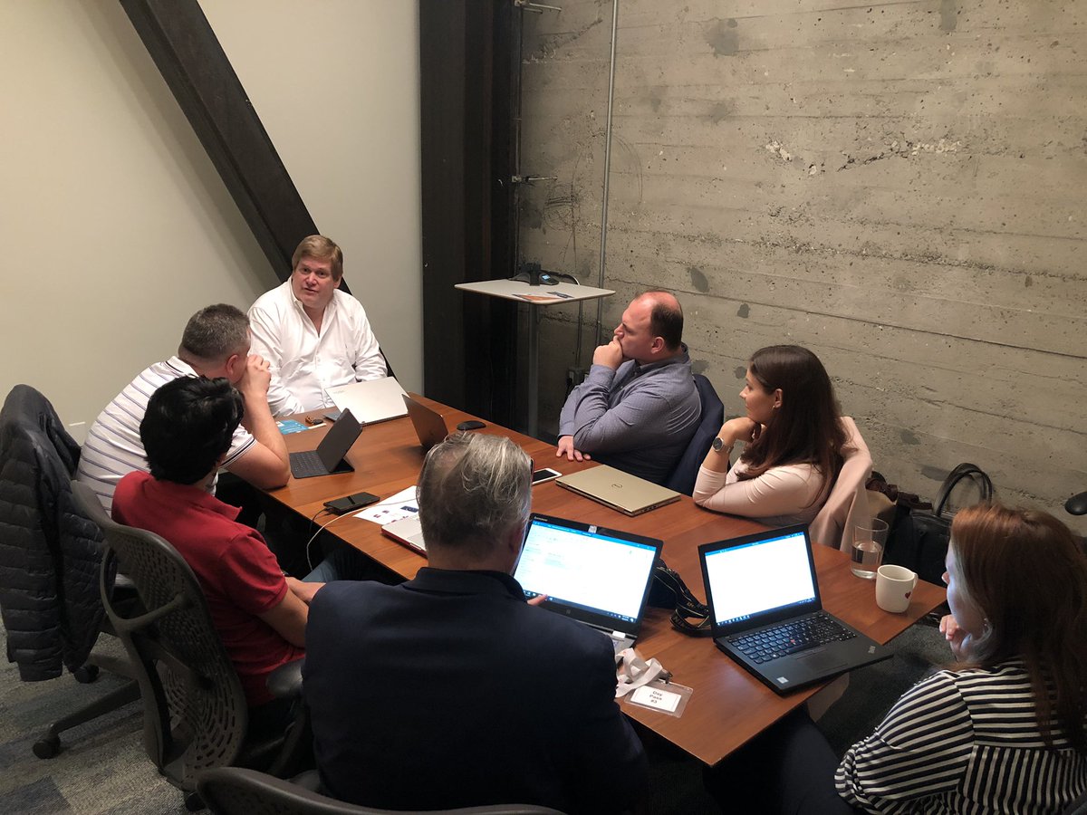 mira_tenkl's tweet photo. #CzechAccelerator 🇨🇿, batch 6, in #SiliconValley 🇺🇸 is starting today in @galvanize. Amazing 3 months of intensive work is ahead of our companies ➡️ @eParkomatcom, #Sensority, #Overax. Good luck 🍀 ®️special thank to @Chris_USMAC @alfredousmac @usmarketaccess 👍 https://t.co/dVOKQ0Jfs5