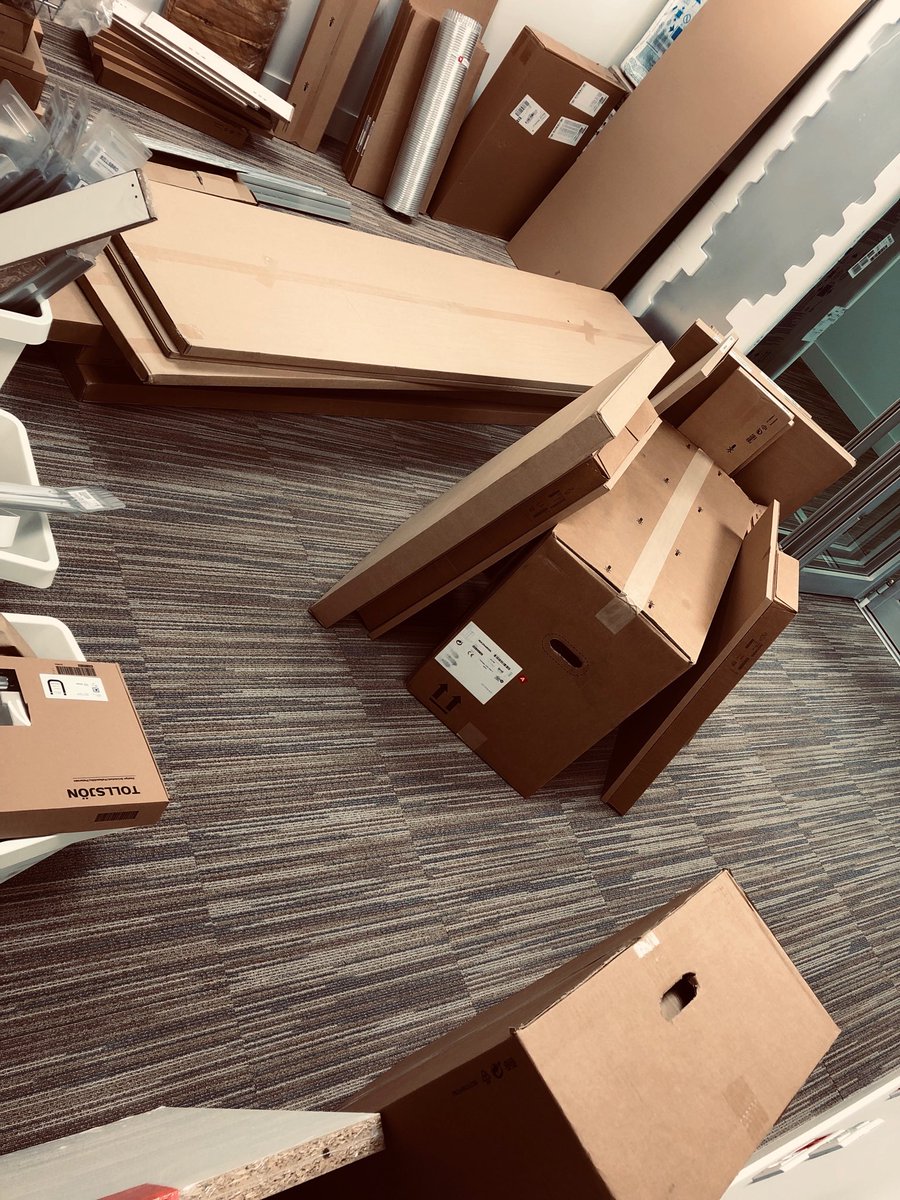 Cuisine ⁦<a href="/IKEA_France/">IKEA France</a>⁩ arrivée, 1 tonne à compter puis surtout, à monter ! #tournevis #NewOffice