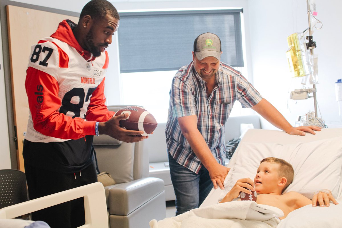 fondChildren's tweet photo. Because our patients can’t make it to the field, our pals from the @MTLAlouettes  made sure to pay their young fans a personal visit today. Thanks for the awesome visit! https://t.co/k2rPvm4tgH