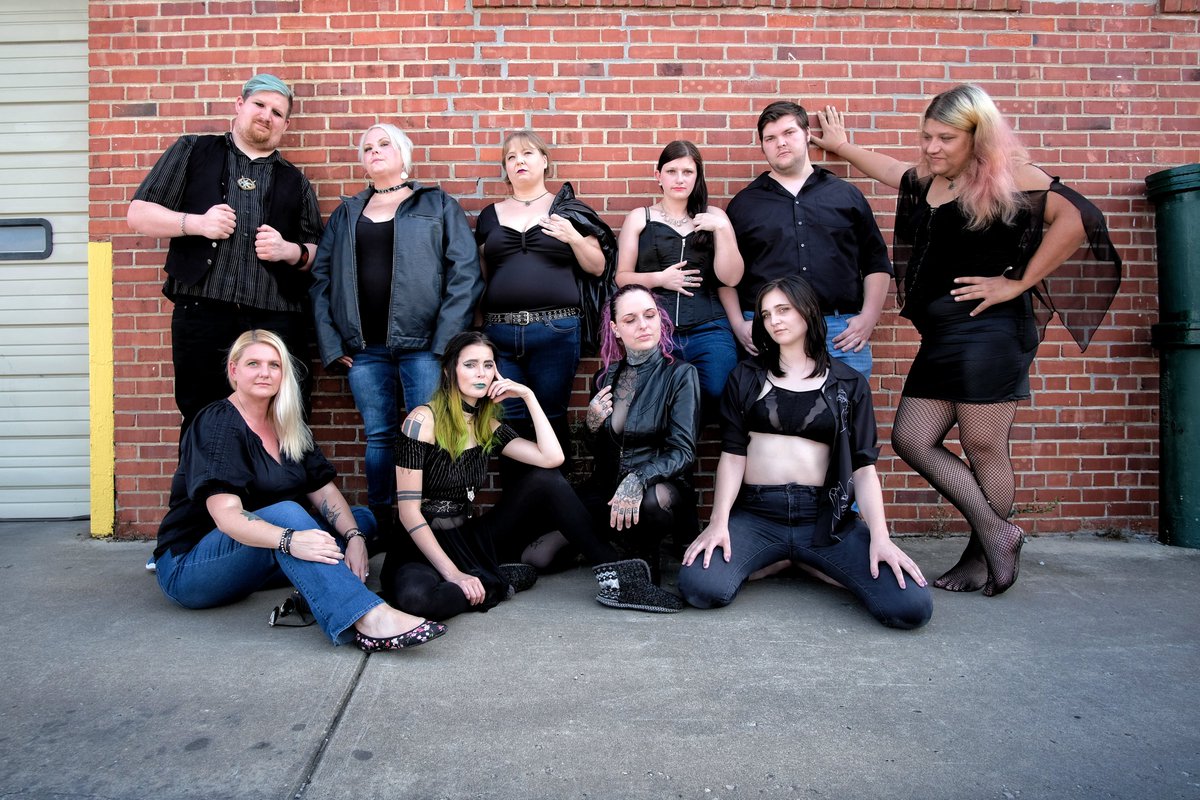 MsJuly20's tweet photo. Hanging out with this amazing group of artist, performers, and promoters.  @GalsSpeakeasy Can't wait to perform at Martha's Vineyard in Springfield MO on Sept 21st! https://t.co/EP9wv94J4s