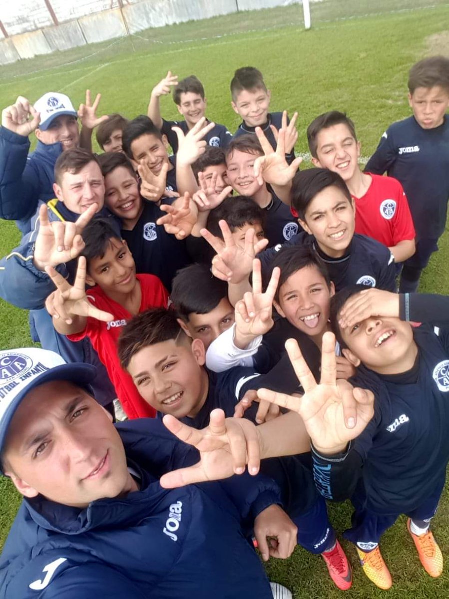 AcassusoInf's tweet photo. #FUTBOLINFANTIL Fecha 15.
• Franja de Oro - Acassuso.
2006: 1-2 (Rossi, Cardozo)
2007: 1-0
2008: 0-3 (Greco, Valenzuela, Insaurralde)
2009: 0-1 (Arazi)
#VamosLosPibes #VamosPorMas
#VamosAcassuso 🔵🔵⚪⚪🔵🔵 https://t.co/OsOAYoTtKz