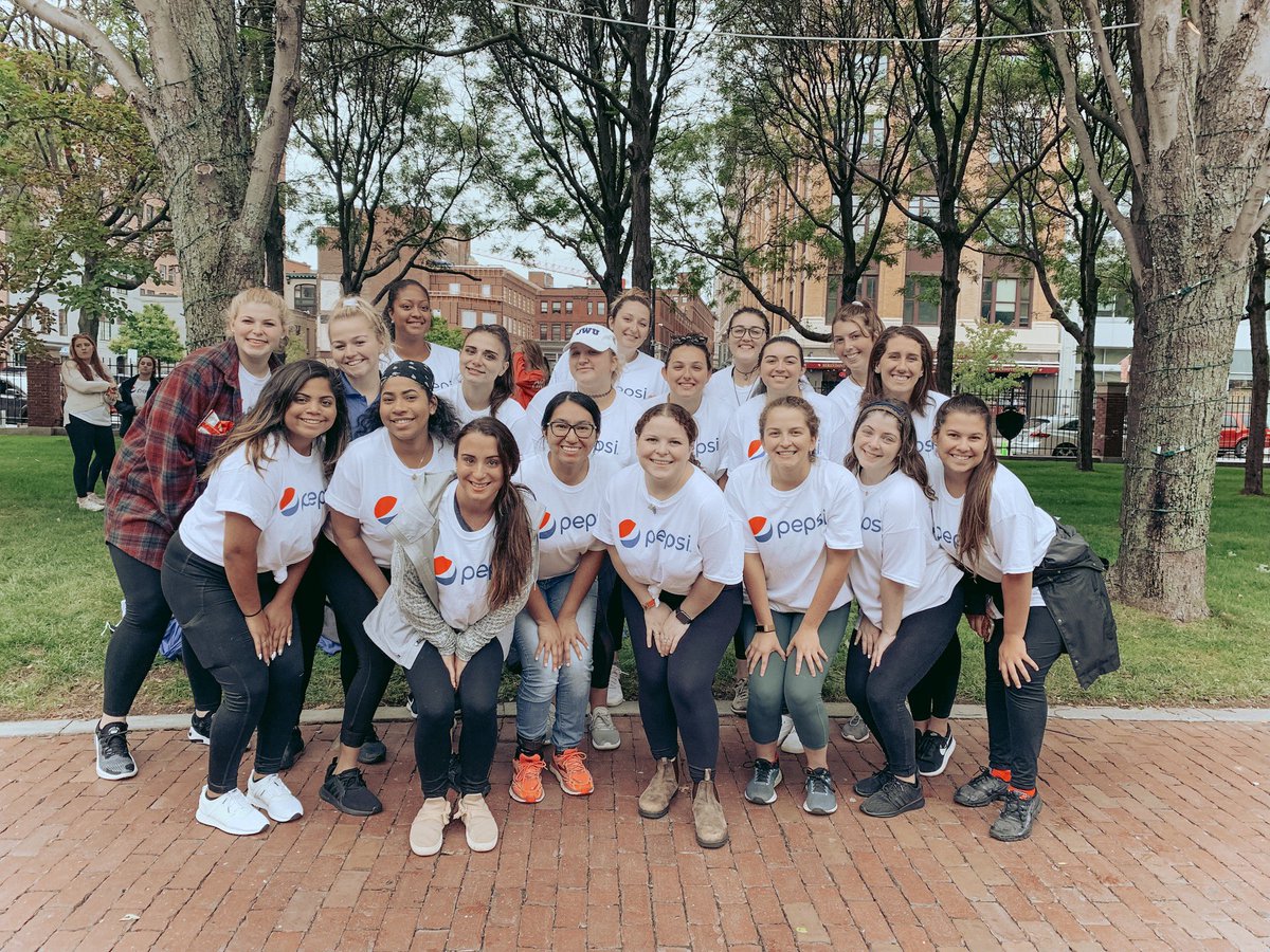 JWUDPhiE's tweet photo. We had a fun weekend moving in the freshman!🐾🐯 https://t.co/EhHaa8sA6h