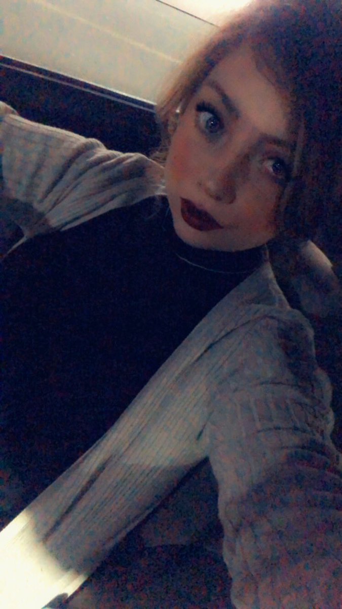 EmmaLillian23's tweet photo. Those 5am Starbucks shifts will be the death of me but for once I actually had time to put my face on because @The_AliH took the pups for their morning walk 🐾❤️🍁🍂 https://t.co/44u0zhdNCq