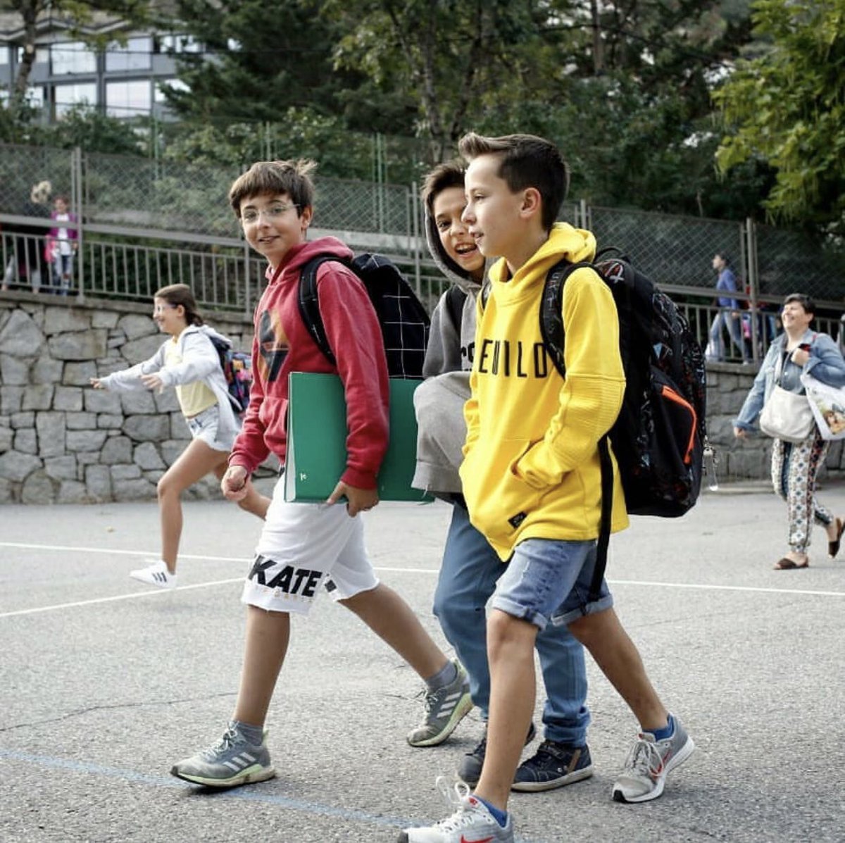 EASantJulia's tweet photo. Algunes fotos de l’inici de curs! Gràcies @rtvandorra @GovernAndorra @La_SER per fer-vos ressó! 📸 #EASJ https://t.co/9QUlhufllE