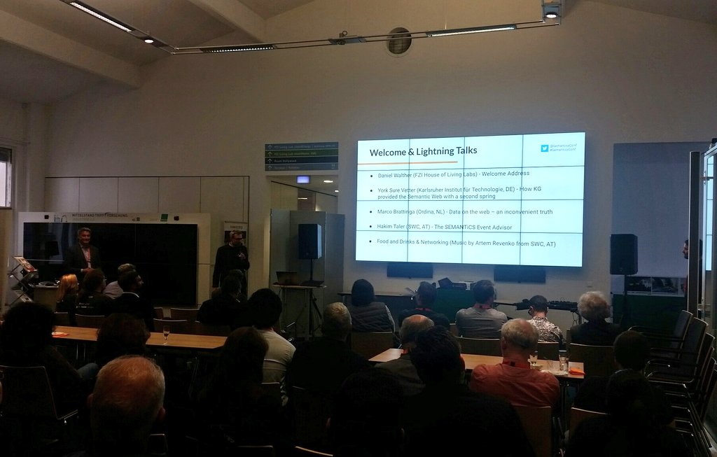 SchJulzian's tweet image. Abendprogramm Tag 1 @ #SEMANTICS2019
#digitalhumanities