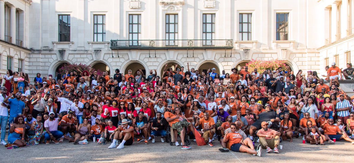 The 4% really came before us! Current and Grad! We love to see it🥰

#BlackUT💗 #TexasBlackHomecoming2019