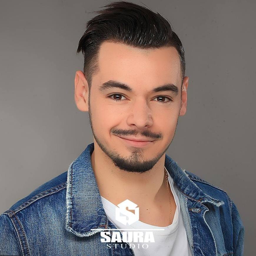 SAURAStudioProd's tweet photo. 🍾Le grand gagnant du jeu concours après tirage au sort est : Melvin Digiovanni ! 🎉🎁
Merci à tous nos participants, bravo pour votre imagination et votre engouement ! Bientôt un nouveau jeu concours mis en jeu 🍀😊 #SAURAStudio #agence #tv #jeu https://t.co/8LrzbH5BRa