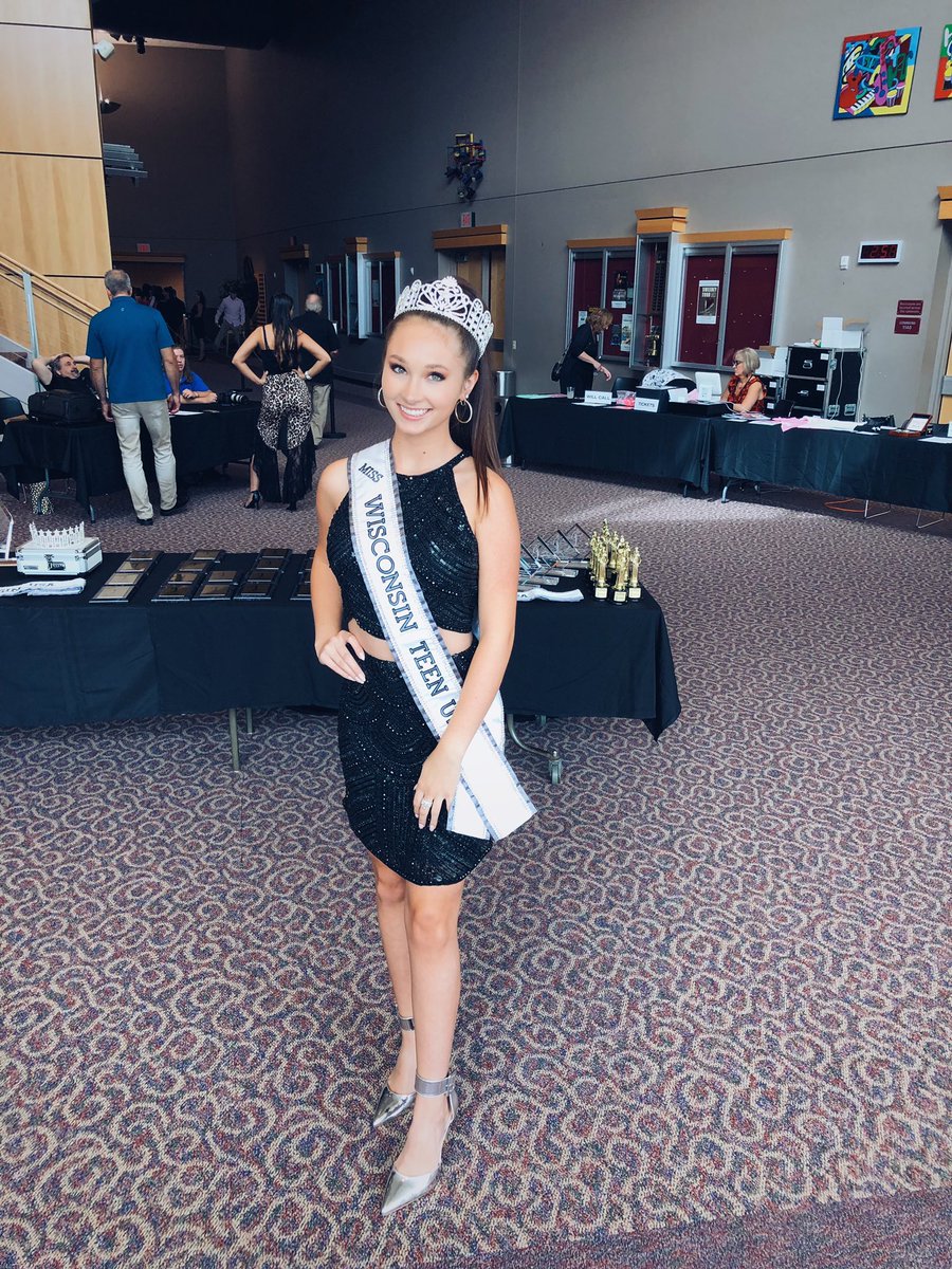 Right before showtime 🤩