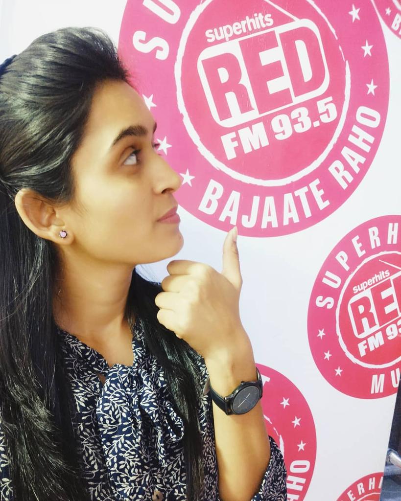 shwetaredfm's tweet photo. #DramaQueenShweta
Aur ab mein @redfmindia ki hu....
.
.
#RjShweta #DramaQueen #DramaQueenShweta #Redfm #Lucknow #UP #Radiolover #11to2 #redfm #Bajateraho https://t.co/PPwVibM8xu