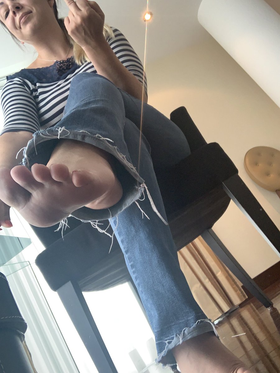Bratty_Isabella's tweet photo. Einfach kann jeder! 😈 Heute gibts nen doppelten Fick und ein noch geileres #RetweetGame für meine #Isaholics @Isaholic86 und @OpferPoppers
10/10/10 - 3 Stunden - 5 Kommentare
Trinken und schnüffeln nach jedem 10. Kommentar
#schuldeneinlebenlang #isaholic4ever
#rt https://t.co/0XXfI3kh4u
