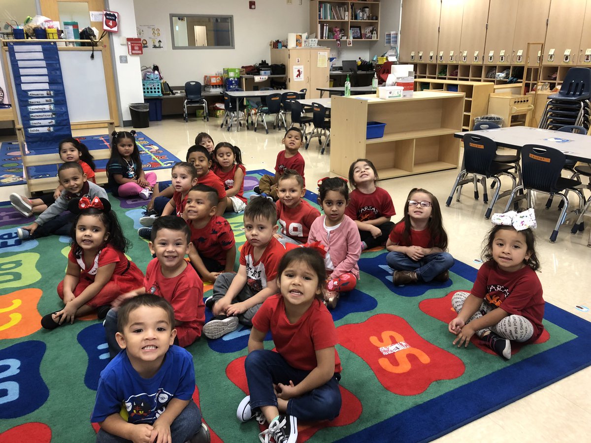 melinda_nieto's tweet photo. Hoy es día del color rojo. 🖍❤️ Today is red day. #fariascolorweek #prek3 https://t.co/fU544wNnGJ