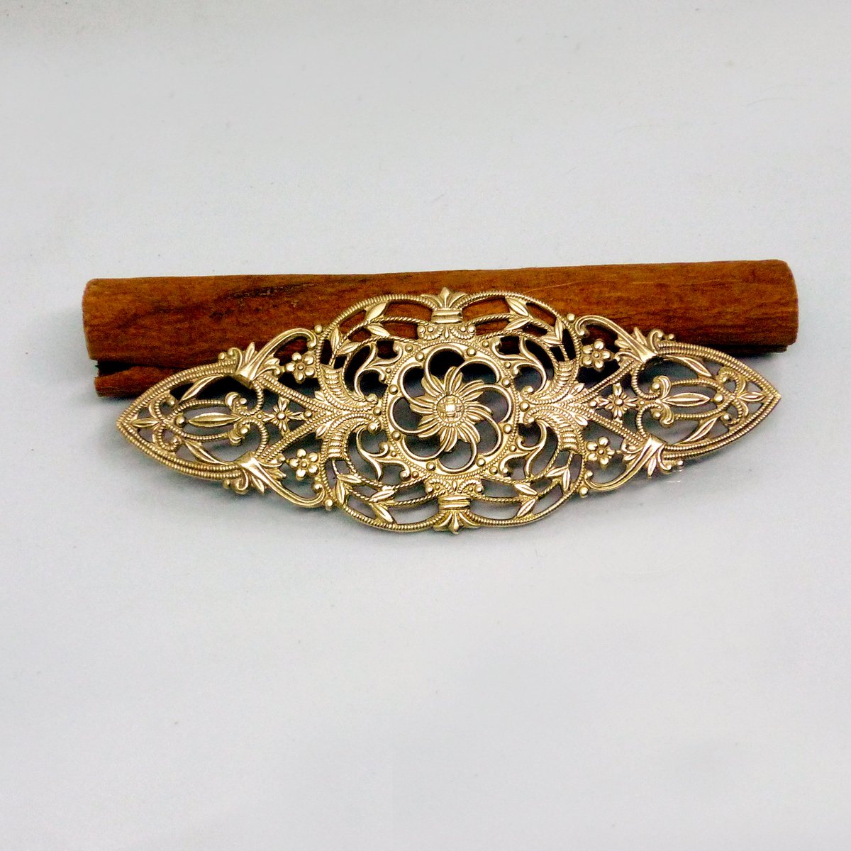leonbor1's tweet photo. Okay. Long vacation, wonderful summer. But, the creation of jewelry continues. I share a wonderful find. Amazing filigree for creativity. Anyone. Of all craft. Recommend. Check out https://t.co/vwD6JPywr6 #jewelrymaking #craftsupplies #filigreestamping #jewelryfinding #etsyseller https://t.co/FbFjl35KEu