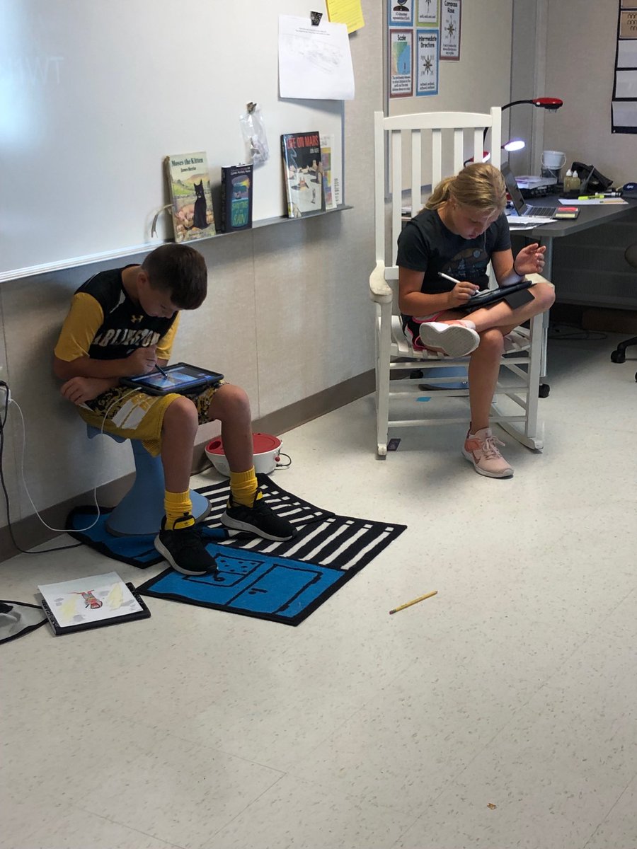 SimpsonTremont's tweet photo. Learning how to use #Keynote features while making personal superheroes. Such concentration and focus. #uacreates @TremontLions @theLibraryBug is our super hero! https://t.co/jxfaAwFW97