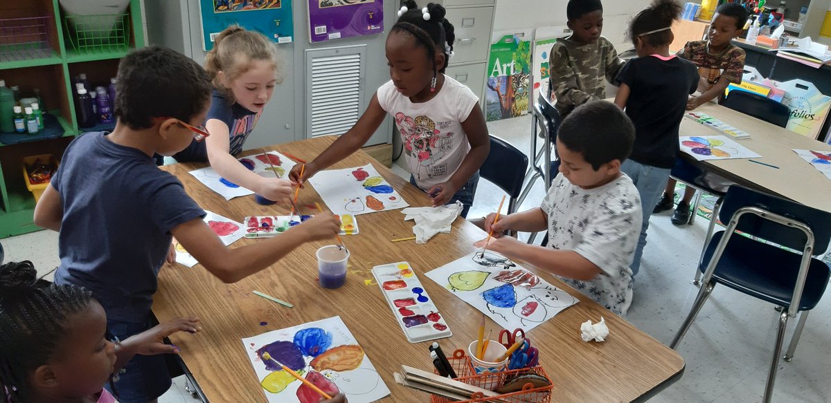 MsD22417591's tweet photo. E.M Rollins, 1st and 2nd Grade Art Class explored mixing colors and making color wheel mice today! # knocked it out of the park! https://t.co/yjS0FUjIqP