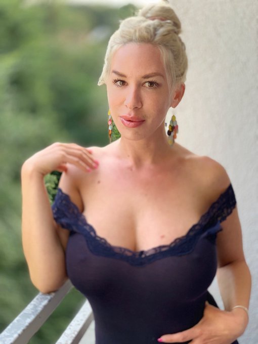 #niceevening😘💋🍂💄🍄🌙🌟 https://t.co/eOkeKniuQo<a href="/tag/niceevening"class="tags">#niceevening</a>