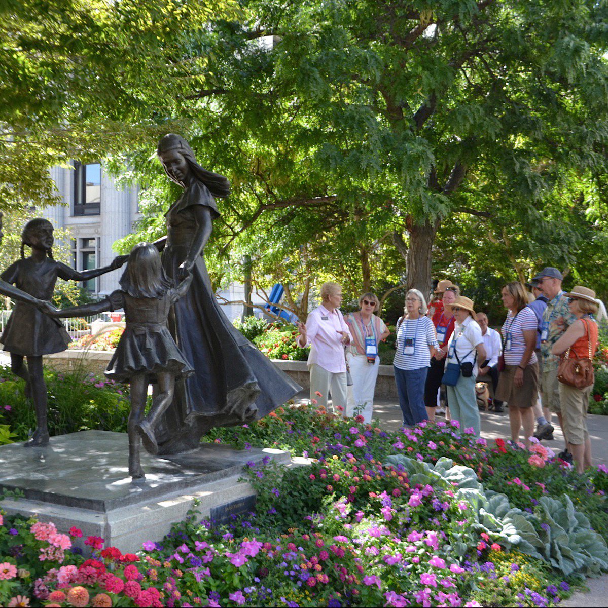 GardenComms's tweet photo. Thank you #GardenComm2019 attendees, sponsors, exhibitors and speakers! What a great opportunity to reconnect with old friends and make new ones. Be sure to check out our upcoming events: https://t.co/iHxhtw0FCD https://t.co/sIklUYrIj0