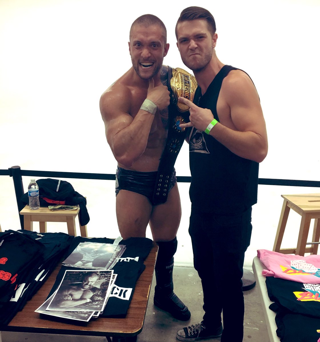 raanenbozzio's tweet photo. When Wrestling meets Music @realKILLERkross! Got him a @factpattern shirt and copy of “Fallen Language”... A true warrior, inspiration, great person and supporter of #FactPattern! What’s not to like!?!
#prowrestling #killerkross #krosskult #maverickpro #fallenlanguage https://t.co/kWknOoC4i4