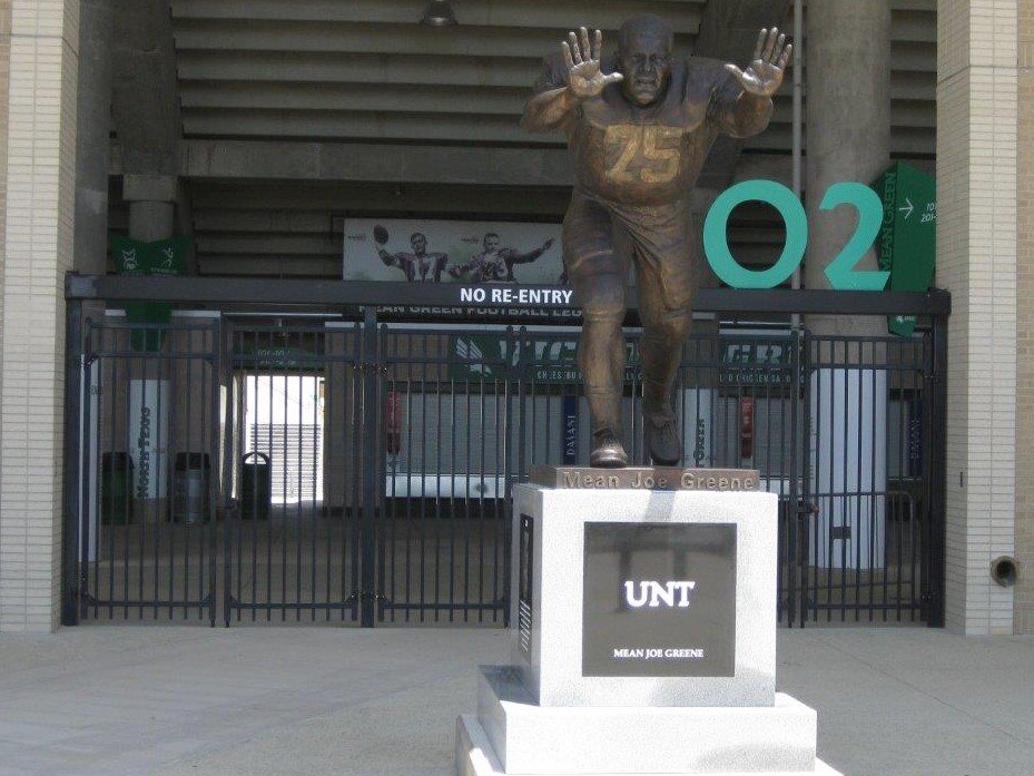 briandoss48's tweet photo. @unt  @MeanGreenSports &amp; #AnchorGroup Dallas made a decision 9 yrs ago to protect their stadium with #AmeristarAegisII. Even in the TX sun &amp; heat #AmeristarAegisII is  performing as promoted. How is your stadium fence holding up? How is your ROI? #AmeristarPerimeterSecurity https://t.co/h65EPwqmKk