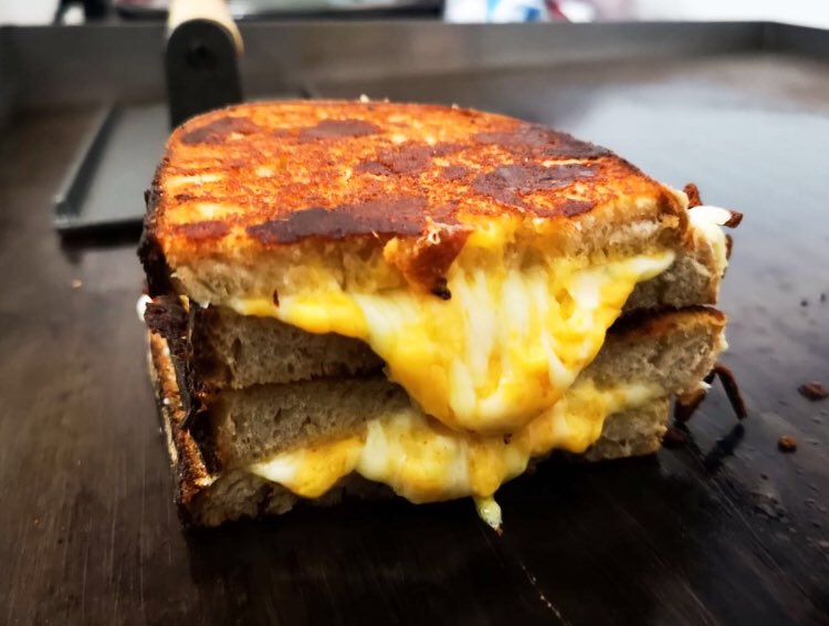 No Monday blues here, just oozy, melts cheese 🤤🧀 #MondayMood