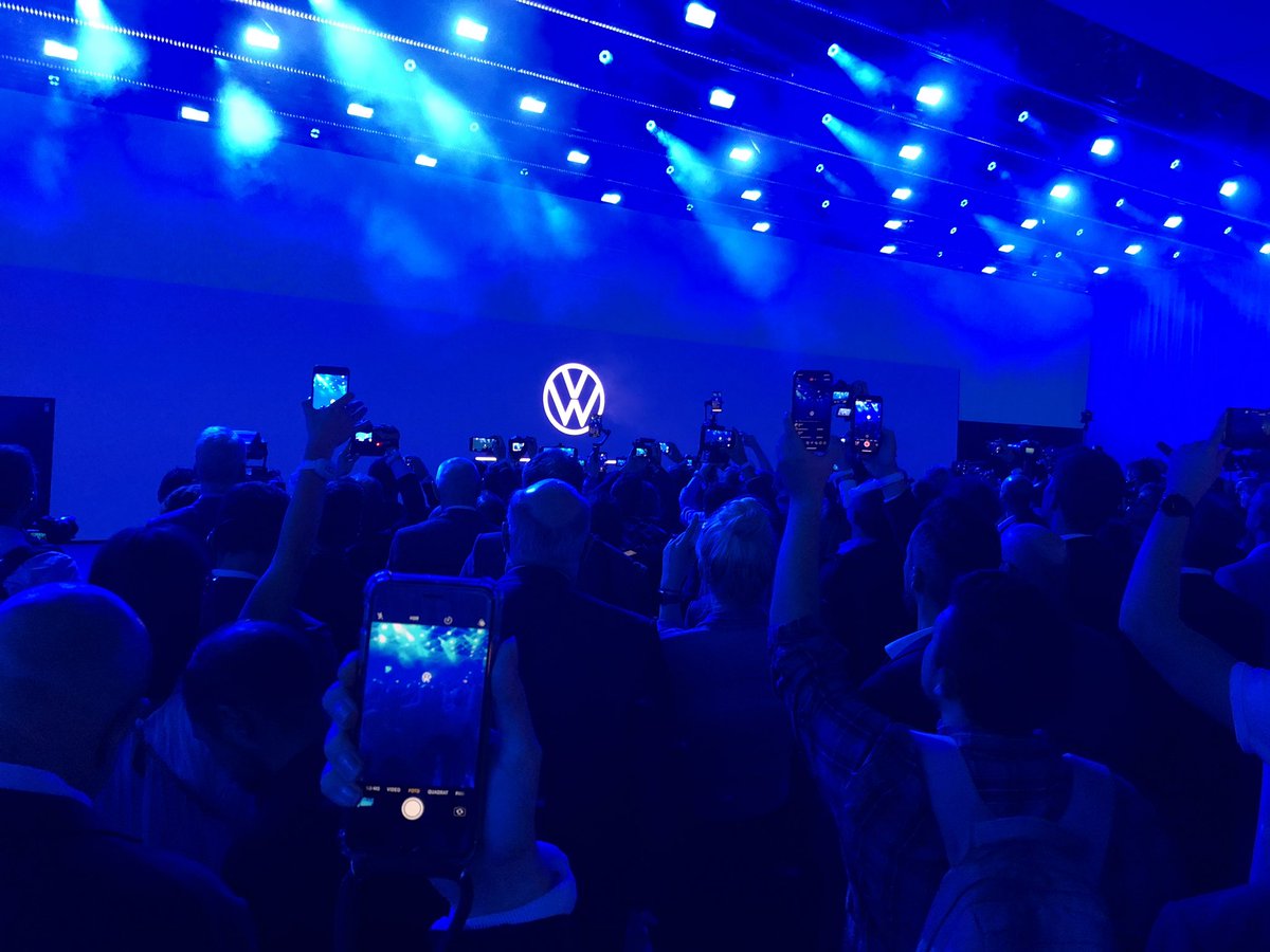 gerdmueller74's tweet photo. Geht los. #IAAMesse @VWGroup_DE #GroupNight https://t.co/QItzdzRAIO