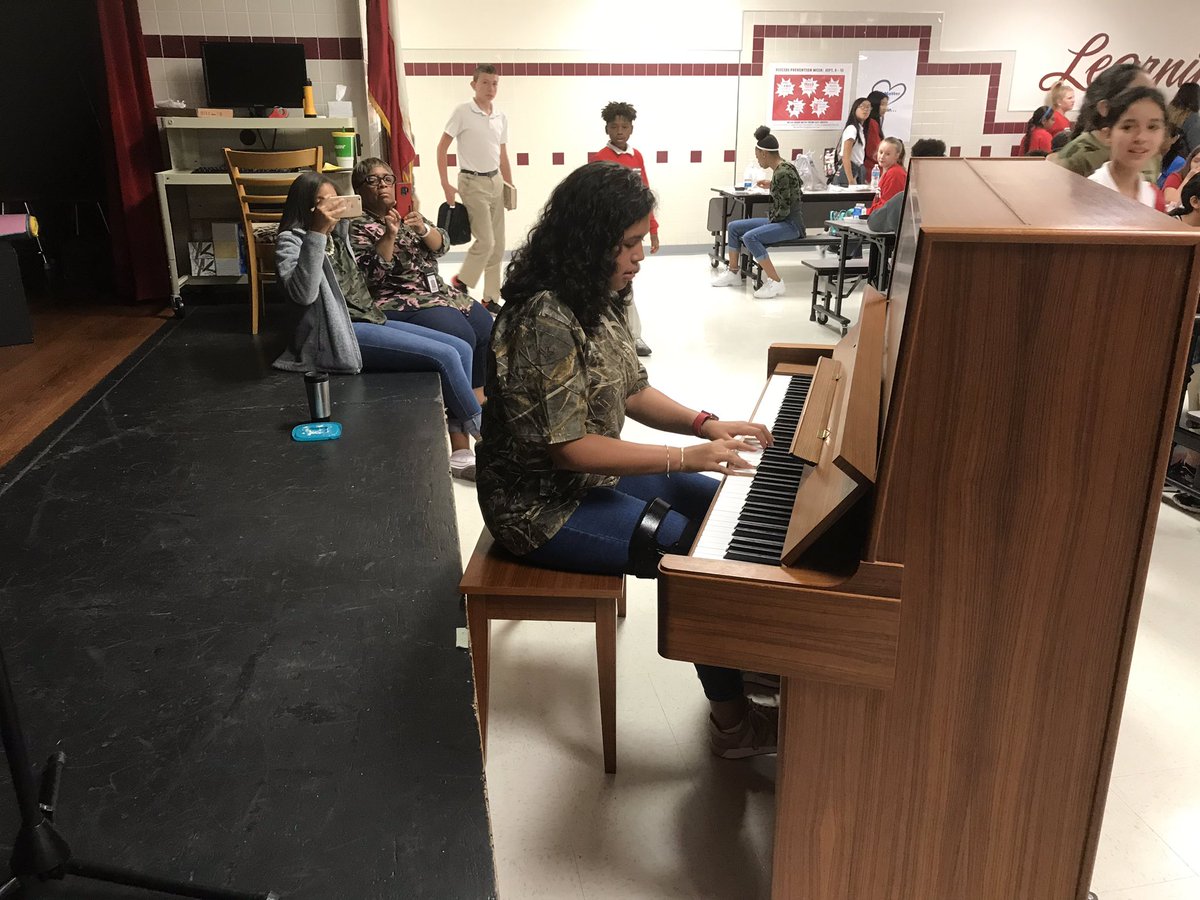 Brandenburg piano students kicking off Arts in Education Week with some lunchtime entertainment! #GISDArts #CCBMS_BRAVES #gisdnews