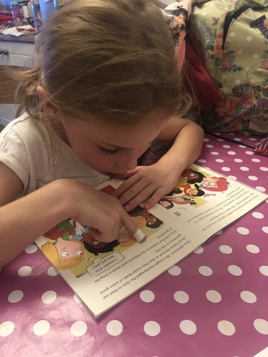 sallyvetnurse's tweet image. #littlereader #readinglevel my little reader cracking on this evening