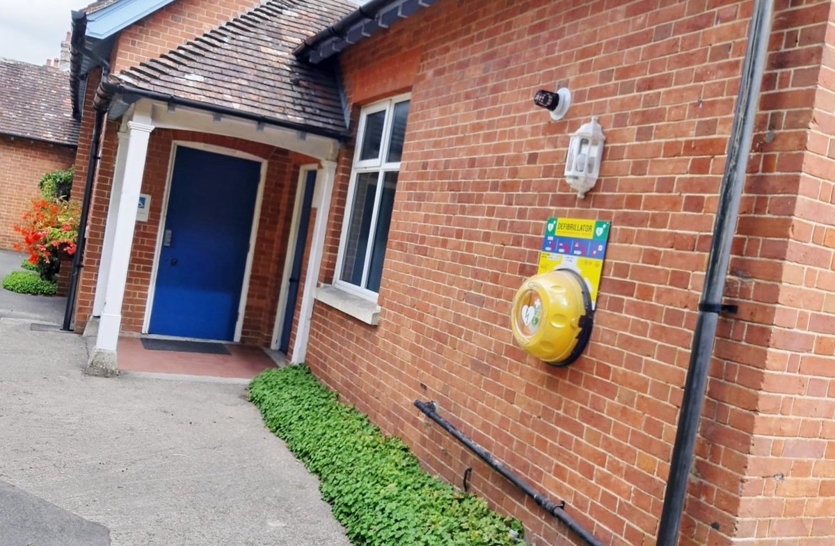 mcdfirstaid's tweet photo. Thanks to @paulandrewdaly for spotting this #Defib in the #village of Child Okeford, #Dorset. In small towns and villages you can often find an #AED at the village hall. #defibrillator #DefibHunt #VillageLife #ChildOkeford #Health #Heart https://t.co/a0JbQO7KFR