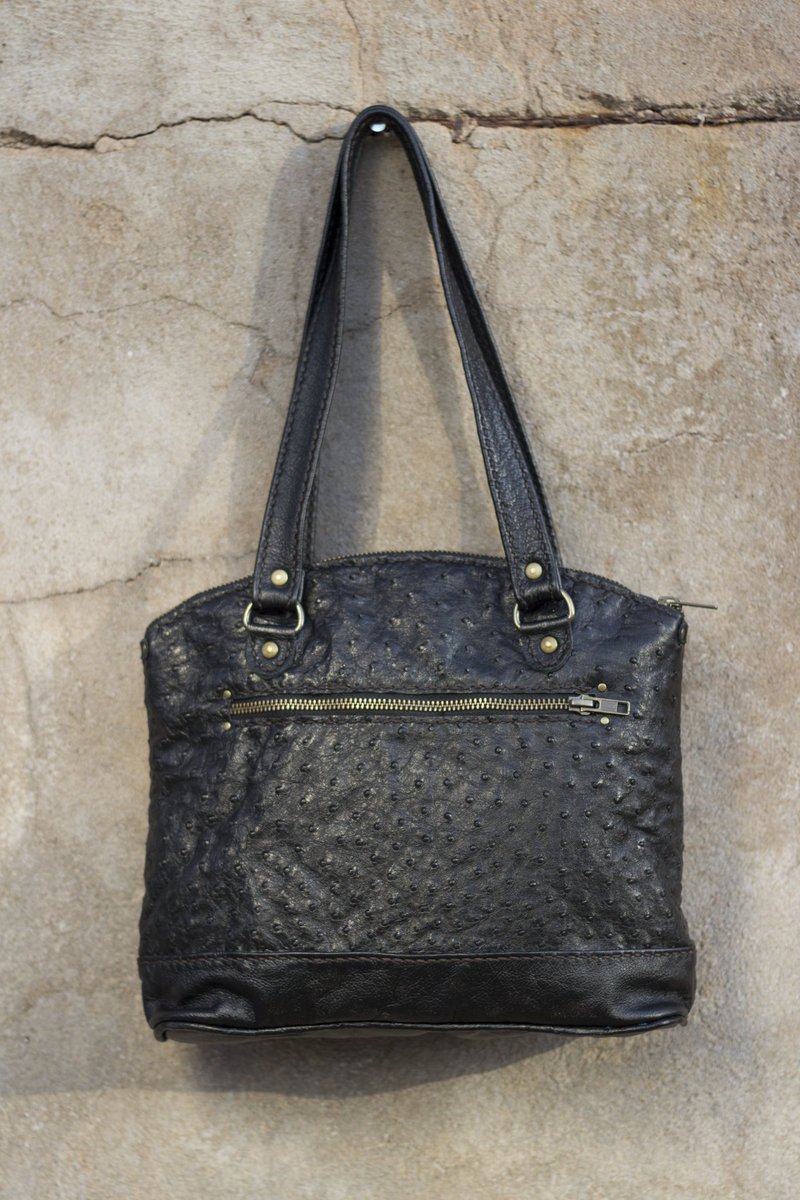 MarkOfLegend1's tweet photo. Another commissioned project finished. Handbag done in black ostrich leather. All hand stitched. Tina Bonthuys, we hope you enjoy your new bag.
#markoflegend #genuineleather #realleather #handstitched #leatherhandbags https://t.co/Q5dT4LZNcA