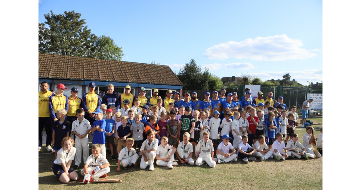 UpminsterCC's tweet photo. ESSEX CRICKET FOUNDATION DAY A HUGE SUCCESS 
Star studded Essex side defeat Upminster in the late summer sunshine 
https://t.co/T7xDQToyxI https://t.co/SCV76LW6T1