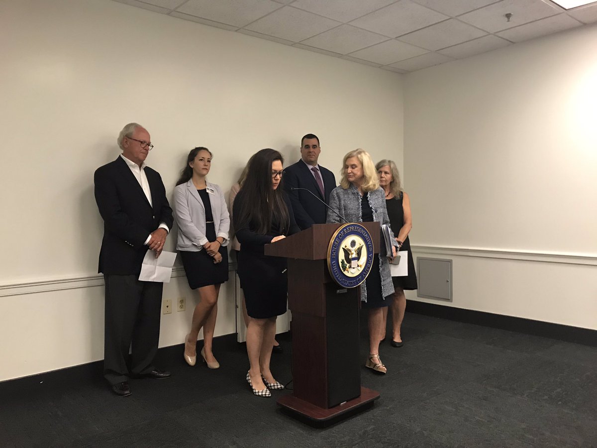 CRLONLINE's tweet image. Financial institutions drain $14b annually from their customers through abusive overdraft fee practices, taking money away from those who can afford it the least— families living paycheck to paycheck #OverdraftProtectionAct @CarolynBMaloney