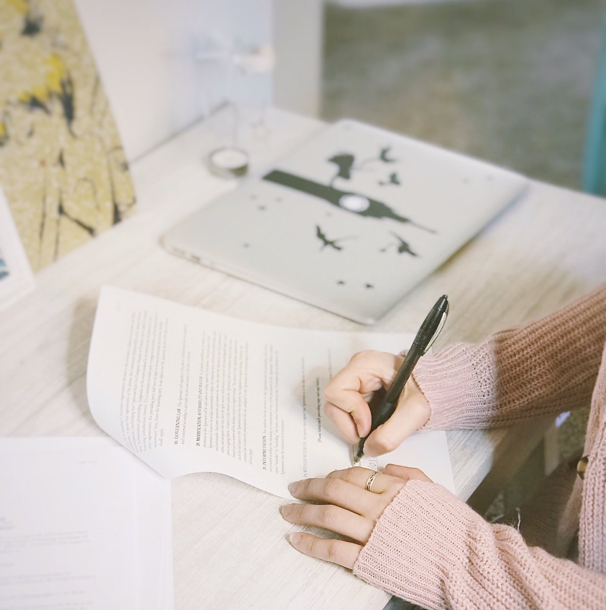 kswansonauthor's tweet photo. My YA #peterpanretelling is getting published!!! I just signed a two book deal with @EnclaveBooks 😊 #Dust, book one of the #HeirsofNeverland series, is slated for release July 2020! ✨💫 Cannot wait to share this story with you all! https://t.co/zVlkmBjaWn