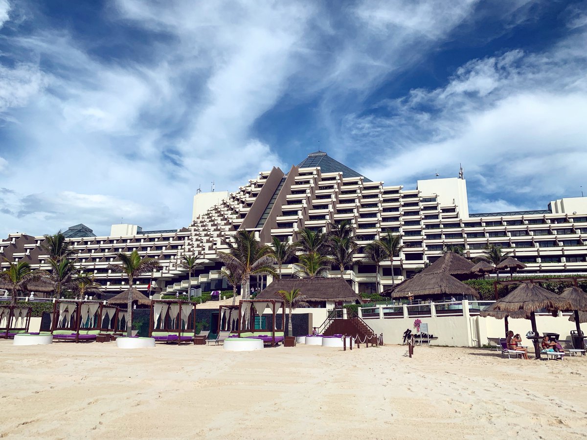 ParadisusCancun's tweet photo. Ready for a week full of #Fun #Relax #Drinks and unforgettable vacation memories at #ParadisusCancun #FelizLunes #MondayMotivation #MondayBlues https://t.co/O3DFkFA8mc