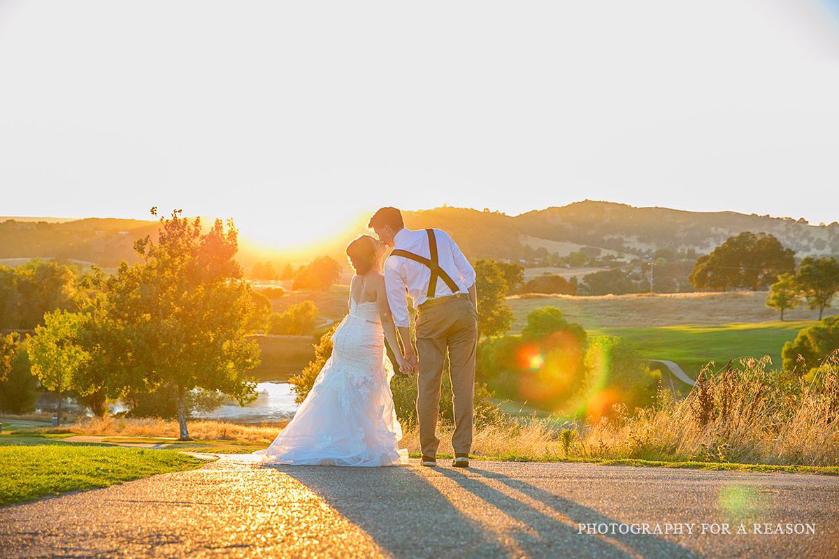 PhotoForAReason's tweet photo. #goldenhour 😍😍😍

**I was second shooting at this wedding for the always amazing Liz Bassey Studios https://t.co/5gw73x9rRY