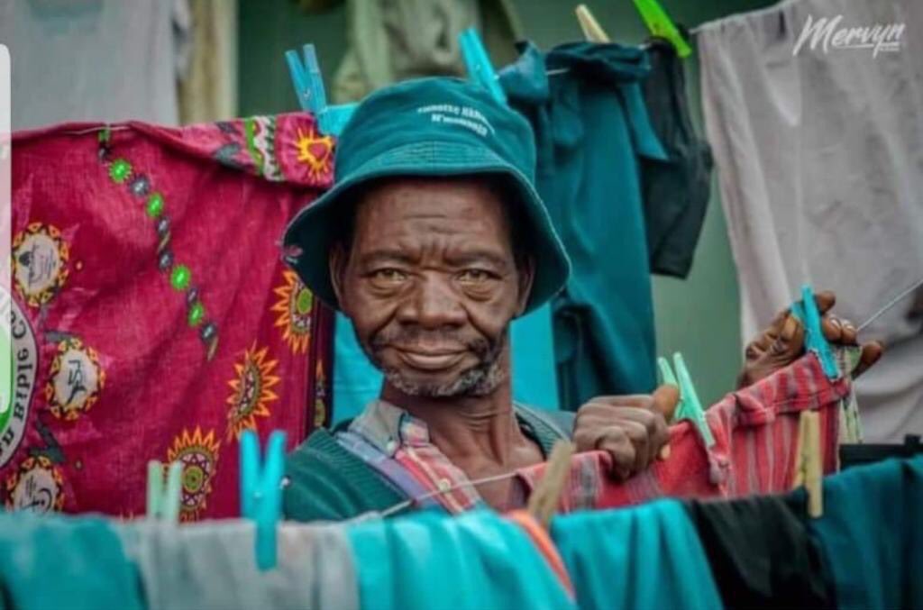 UncltrdSwine_'s tweet image. PENDANT CE TEMPS....😭😭😭