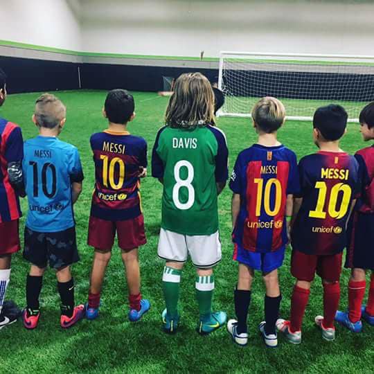 jsmyth91's tweet image. In a world of Messi, be a Steven Davis 💚