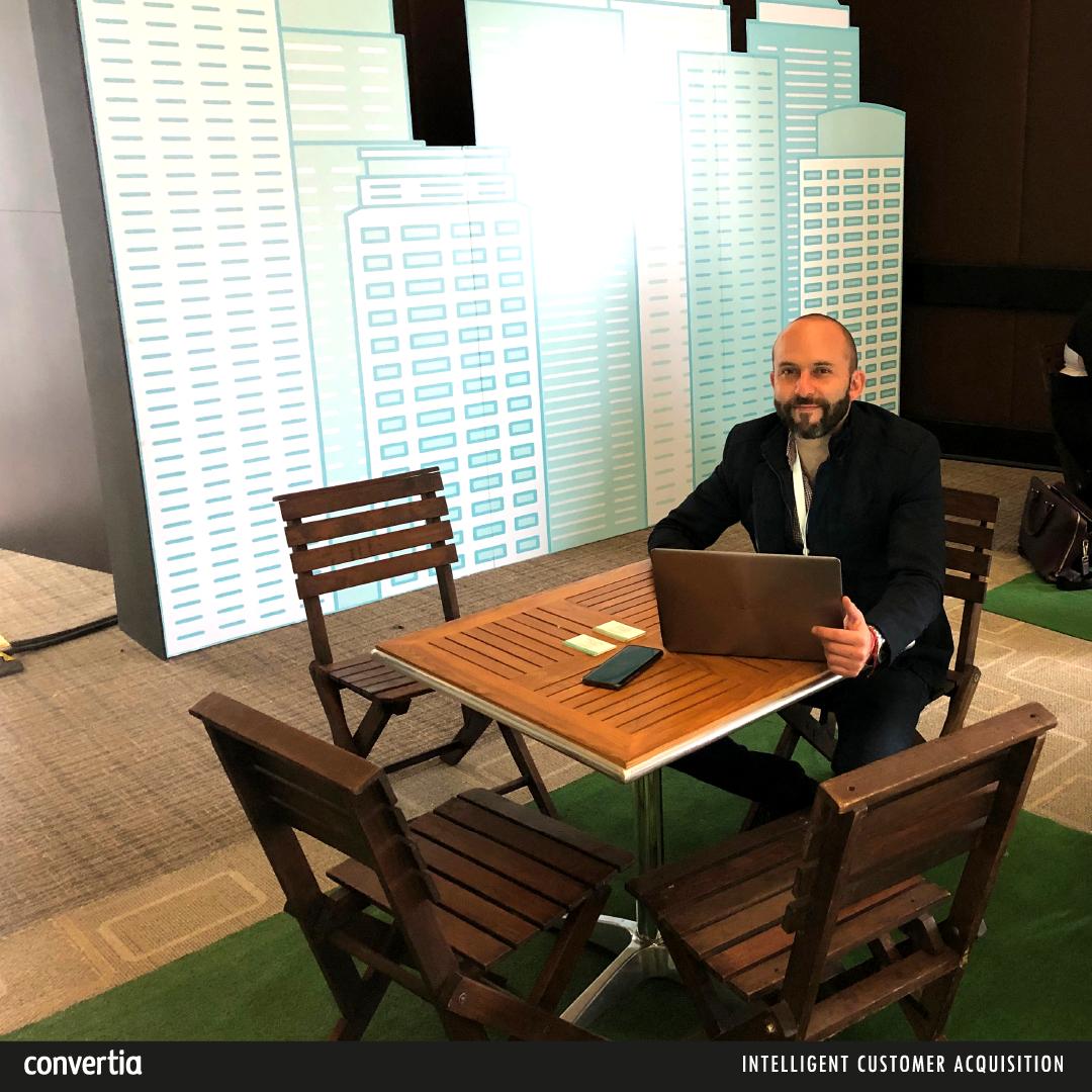 ConvertiaICA's tweet photo. En el #SpeedMeetingZone del #iabconecta2019 tuvimos la oportunidad de platicar con importantes marcas. @_Philippaldi recibió a los anunciantes en el espacio de #Convertia. 💼 ¡Un gusto participar de este ámbito de conexión! Gracias @IABMexico y las marcas que se acercaron. https://t.co/7X1Dskzeqb