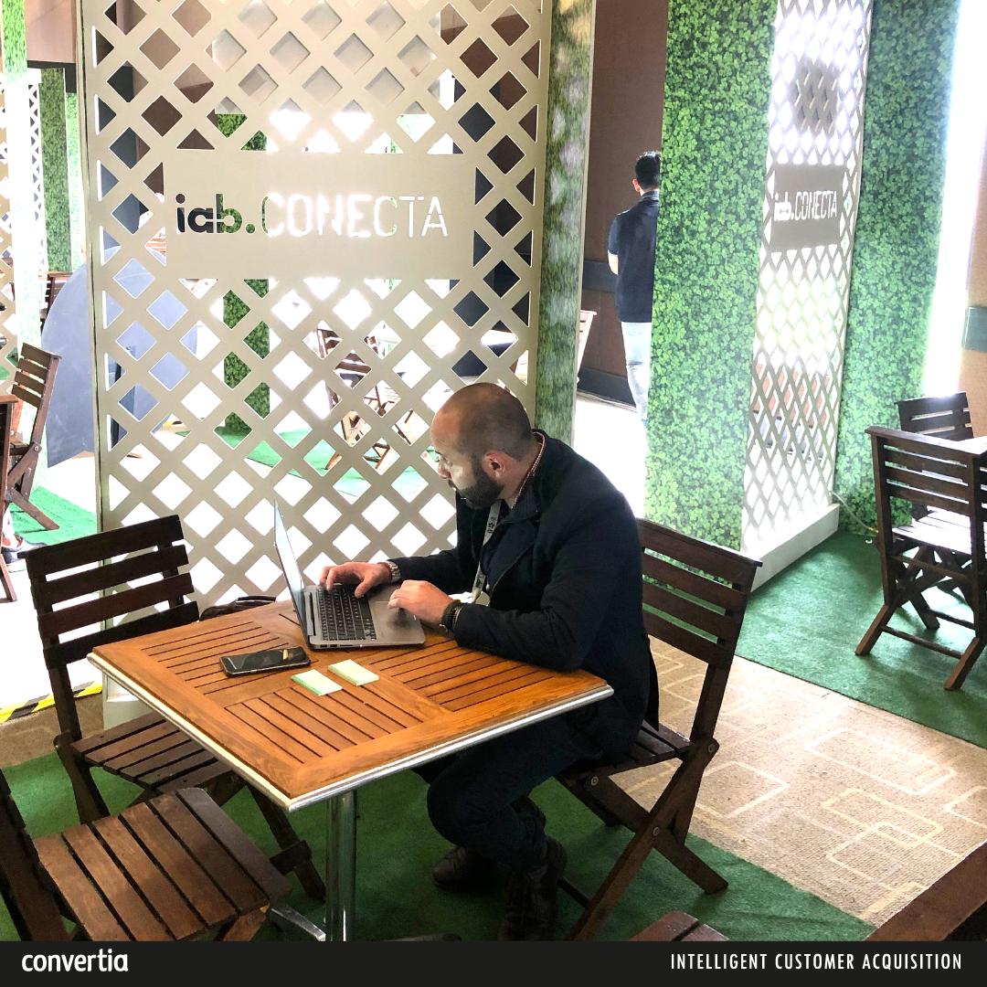 ConvertiaICA's tweet photo. En el #SpeedMeetingZone del #iabconecta2019 tuvimos la oportunidad de platicar con importantes marcas. @_Philippaldi recibió a los anunciantes en el espacio de #Convertia. 💼 ¡Un gusto participar de este ámbito de conexión! Gracias @IABMexico y las marcas que se acercaron. https://t.co/7X1Dskzeqb