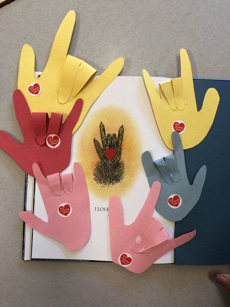 stars_aim's tweet photo. A craft to go along with our story today. Identified emotions and learned some sign language! 🤟🏼 https://t.co/GSNPKb7vwQ