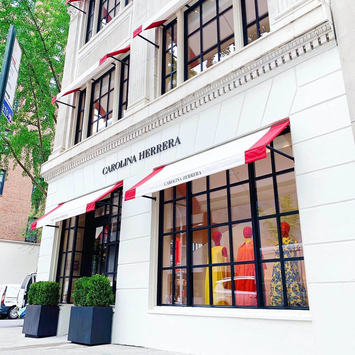 Tonight is Wes’ long awaited ribbon cutting for the Carolina Herrera flagship. Wes designed each fitting room in a different color. He wanted the rooms to be special &amp; wanted the combined effect of the six to be like a box of macarons. I made bud vases to match 💞 #EraOfHerrera