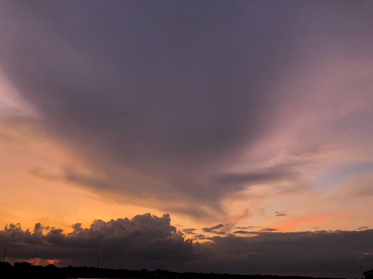 kirkwoodjones's tweet photo. "Talk About #SumBullShit " We have all the Symptoms of a Rainshower However #they are Contaminating these #RainMakers #KeepingTheRainAway in #CentralFl. #Geoengineering @DanPeacock12 @Kt23kartracer @AzSkyWatcher @MollyGalt @OpChemtrails https://t.co/HPKBP8FfsB