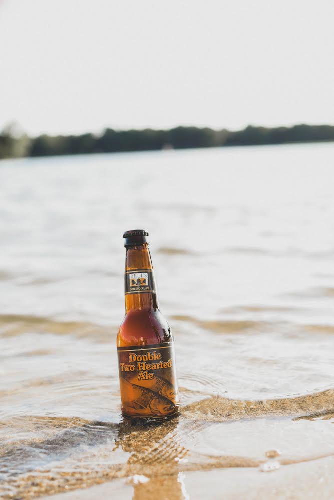 brewsperience's tweet photo. It’s hard to have a case of the Mondays when you’re soaking up the last bit of summer with a @BellsBrewery Double Two Hearted. ❤️❤️⁣⁣
⁣⁣
#beer #craftbeer #brewsperience #bellsbreer #TwoHearted #ipa #summer https://t.co/v5uWkHwGvG