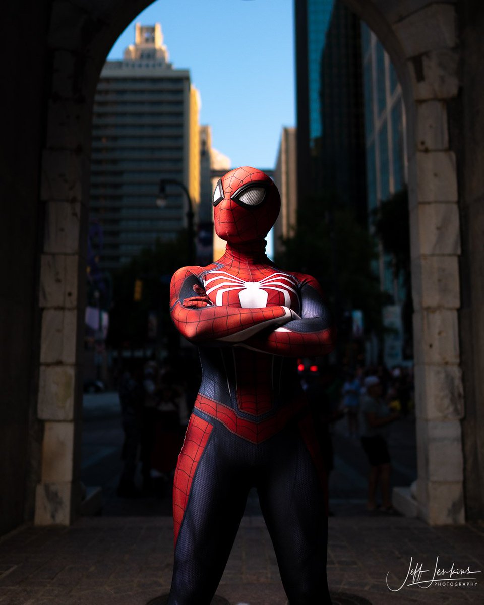 jjenkinsphoto's tweet photo. 🕸️🕷️🕸️
Spidey | @VixieCosplay
Suit Design | @brandonogilbert
Suit Build | @therpcstudio
Event | @DragonCon
Inspiration | @insomniacgames
Lighting Assist | noah8bit
Photographer | @jjenkinsphoto
——
#cosplayphotography #DragonCon2019 #spiderverse #cosplay #SpidermanBelongsInTheMCU https://t.co/n3iFevfrYN
