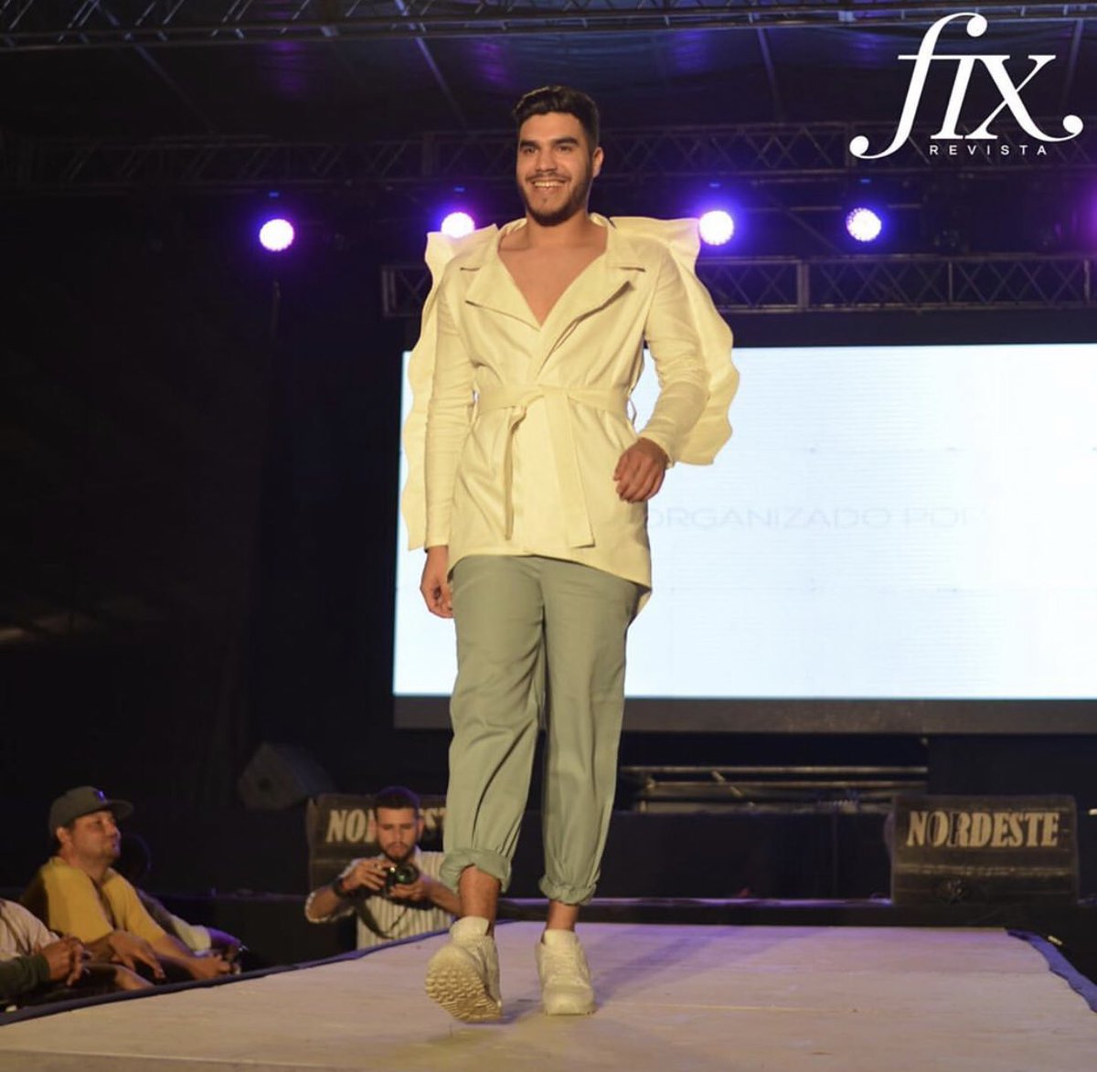 revistafixnea's tweet photo. La marca @bytamborelli se hizo presente en el desfile #CHACOMODA presentando su colección que se caracteriza por sus diseño urbanos. https://t.co/fj6oHwy3JF