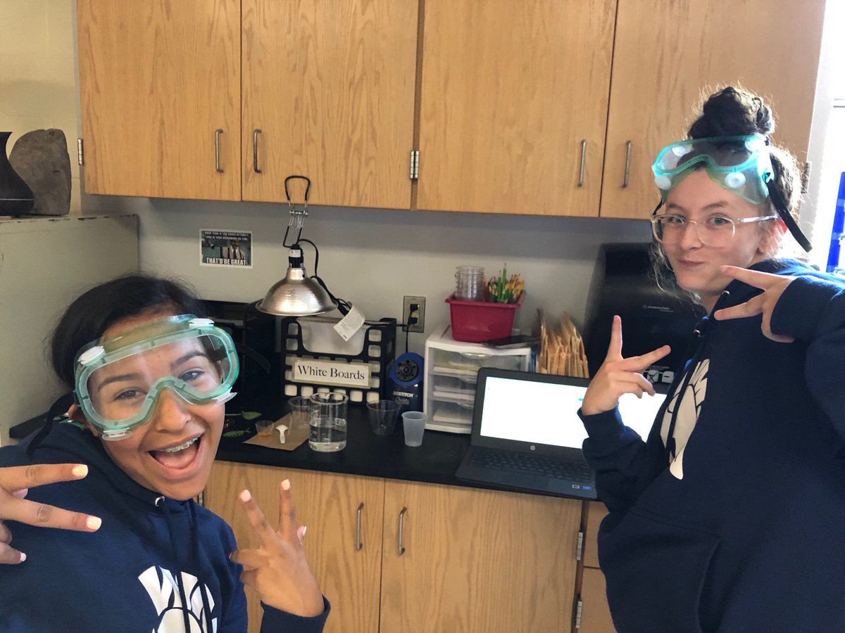 waymirescience's tweet photo. ⁦@WMSwarrior⁩ students investigating photosynthesis in leaf disk lab ⁦@forneyisd⁩ ⁦@ForneyISDFamily⁩ https://t.co/IRDmJuOn93