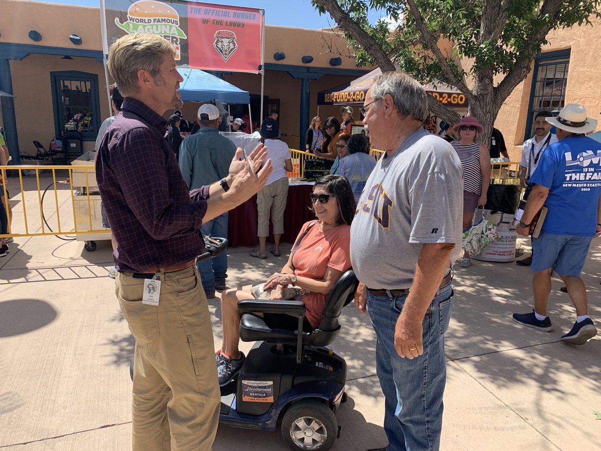 MayorKeller's tweet photo. Things were heating up today at the @NMStateFair ๐ถ๐ Thanks for inviting me to be a judge in the Green Chile Cheeseburger Challenge today and congratulations to Oso Grill on winning both awards! #OneAlbuquerque #LoveIsInTheFair #NewMexicoTrue https://t.co/em74CySXIJ