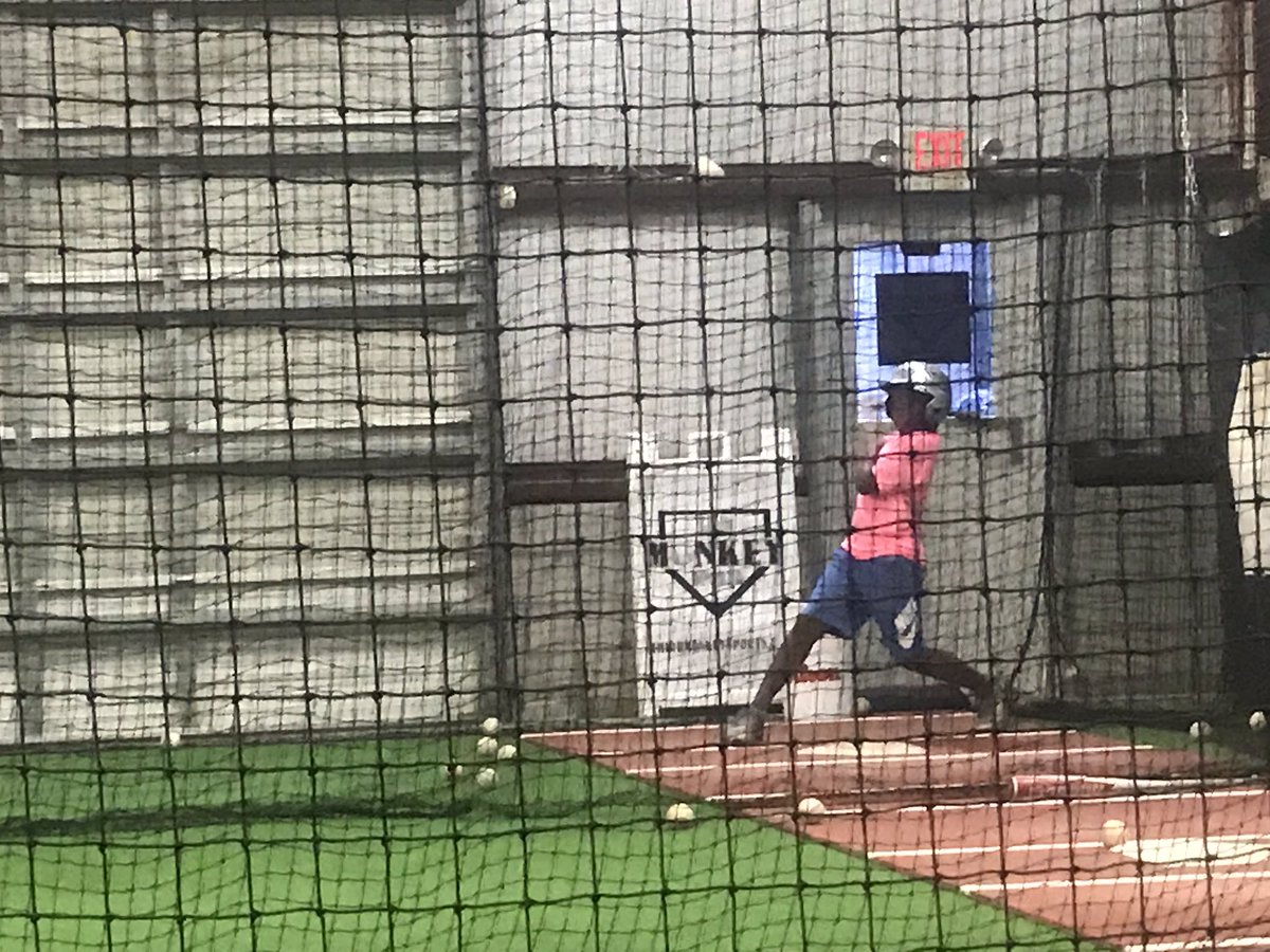 3rdMonkeySports's tweet photo. 11U Vapor getting after it! #thirdmonkeysports #vapor #weloveouraffiliateteams #youthbaseball #hardwork #themoreyoupracricethebetteryouget #dailygrind #alwaystrainhard #doingbigthings #travelbaseball #havingfunwhileworking https://t.co/3uMAqcPKQ5