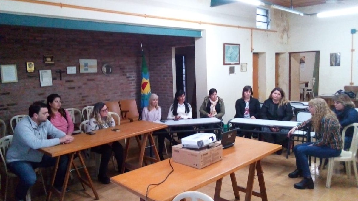 Distrital9's tweet photo. MED tratando temas referentes a Centros Educativos Complementarios. 
Logros, proyectos, necesidades!!!!!
Nos visitó el Sr. Intendente  Cdor Mariano Barroso y el Concejal Paolo Barbieri. Excelente jornada!!!
@susanacrespi1 @JefaturaR15 @adriana_frega https://t.co/XAKTQO4sRk