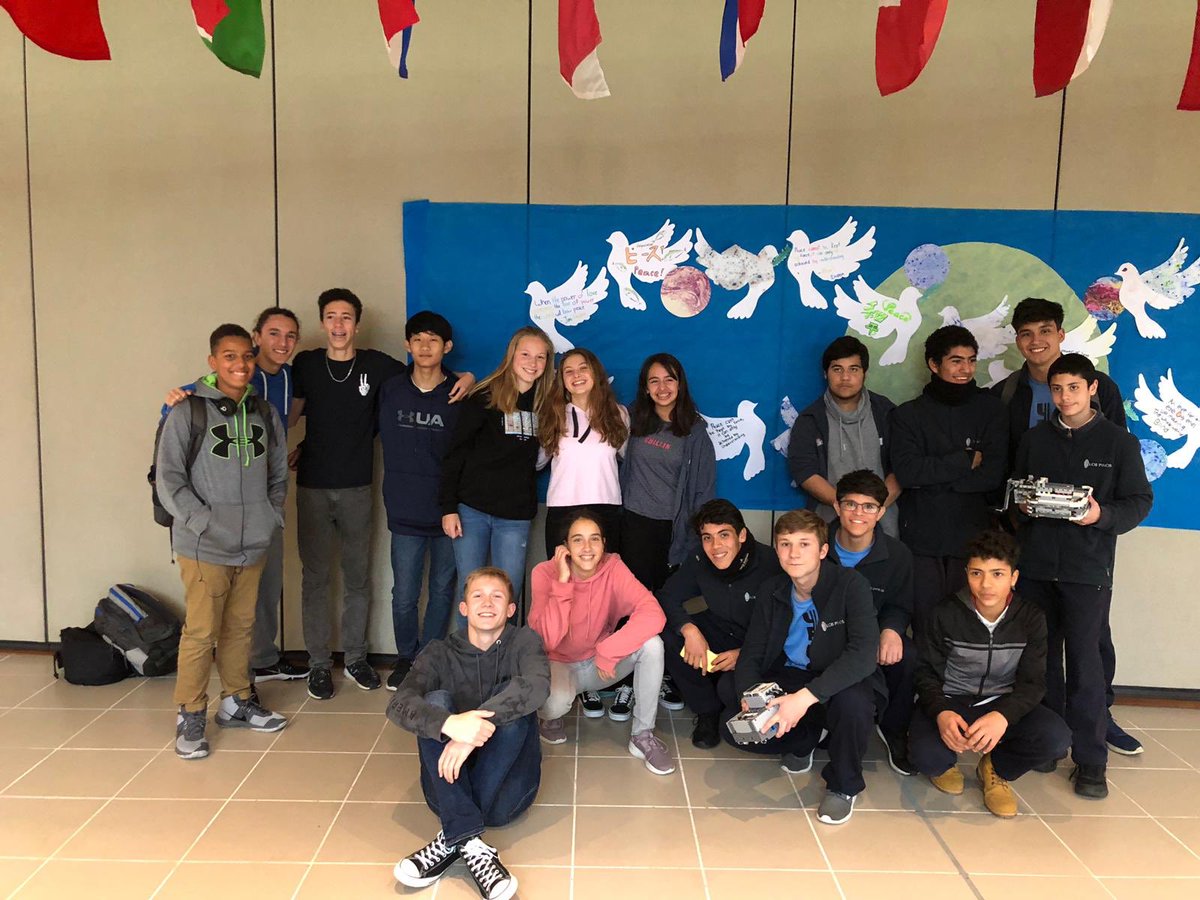 WalkingBot_'s tweet photo. 📍Hoy hicimos jornada de coopertición con los equipos de Uruguayan American School. Compartimos estrategias, programación y hablamos sobre nuestros proyectos. https://t.co/FbJaxItISd