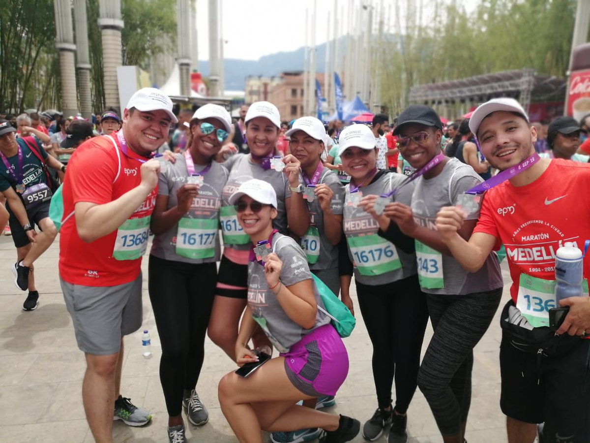 IndraenColombia's tweet photo. Gracias a nuestro equipo de #IndraRunners dejamos huella en la vida de los niños de @savechcolombia. #MaratóndeMedellín https://t.co/OhmiaxKBpB