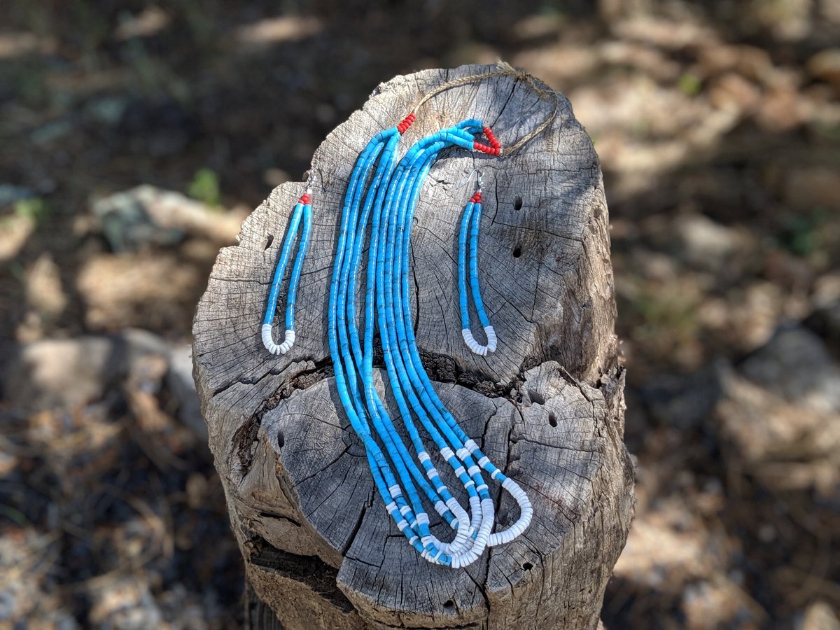 StephaneeHappee's tweet photo. https://t.co/QjsvqveKN9
#nativeamericanjewelry #turquoise #sterlingsilver #jewelrydesigner #statementpiece #lapis #handcrafted #nativeamerican #navajo #jewelry #turquoisejewelry #navajojewelry #nativeamericans #vintage #southwesternjewelry #nativeamericanmade #handmade https://t.co/Ott2IrP54T